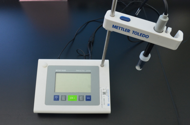 Acid and alkali purification improve the cleanliness of micron diamond powder