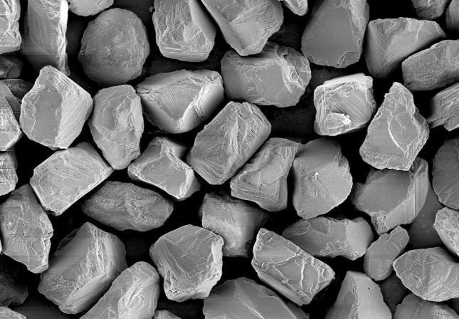 Blocky monocrystalline diamond