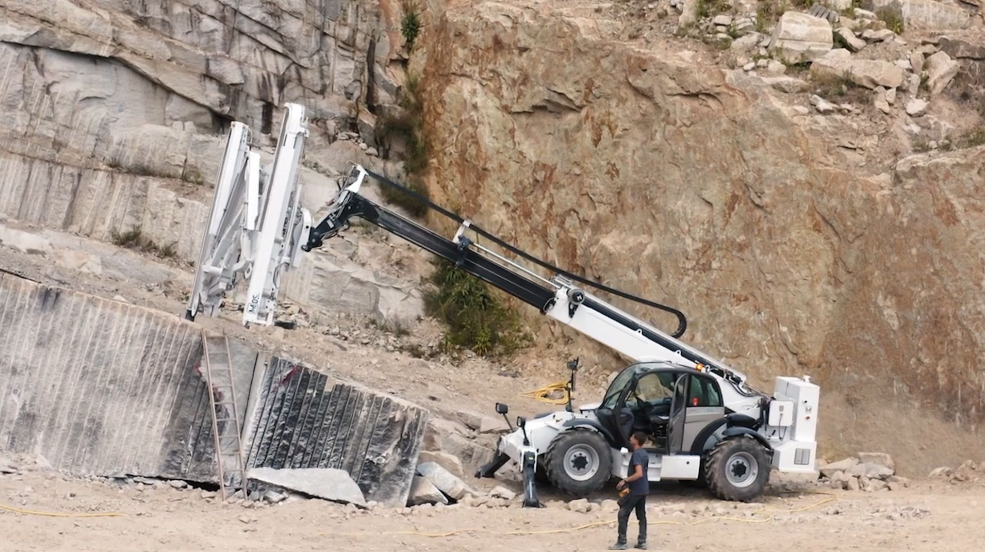 diamond wire saw in use